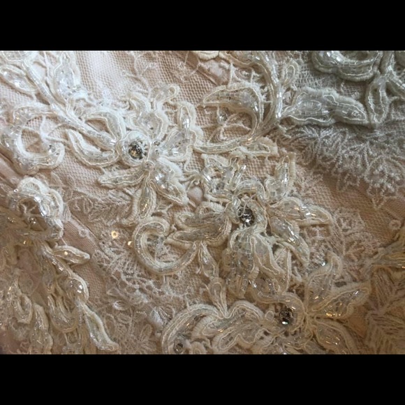 Oleg Cassini Wedding dress - Picture 7 of 10